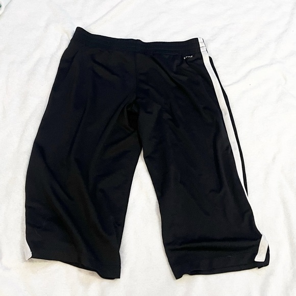 Nike Dri Fit Mid Rise Straight Leg Black White Capri Athletic Crop Pants Medium - Picture 2 of 7